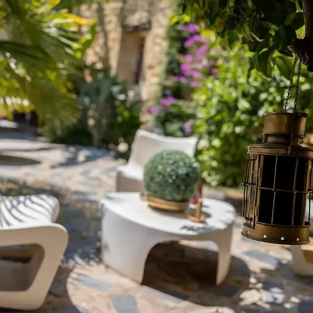 Le Patio Du Port Bed and breakfast 3*